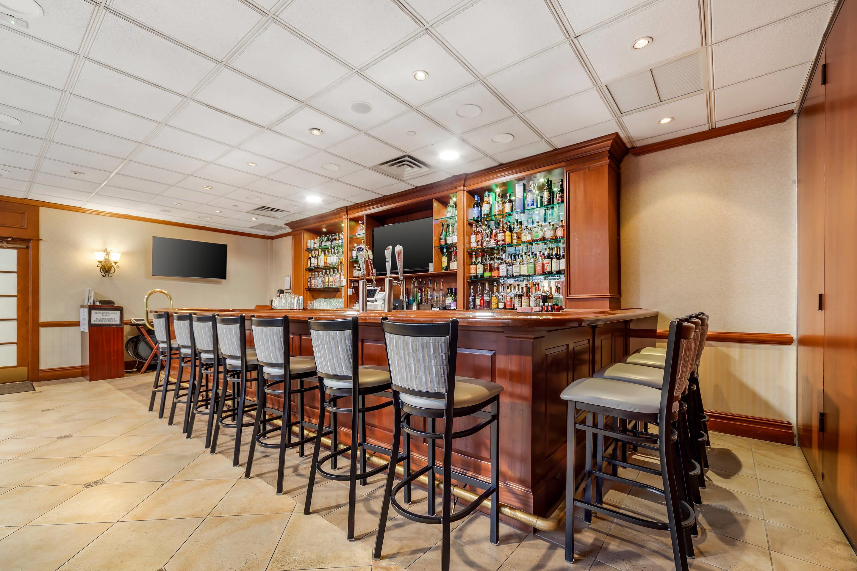 Hotel bar | Clarion Hotel & Conference Center