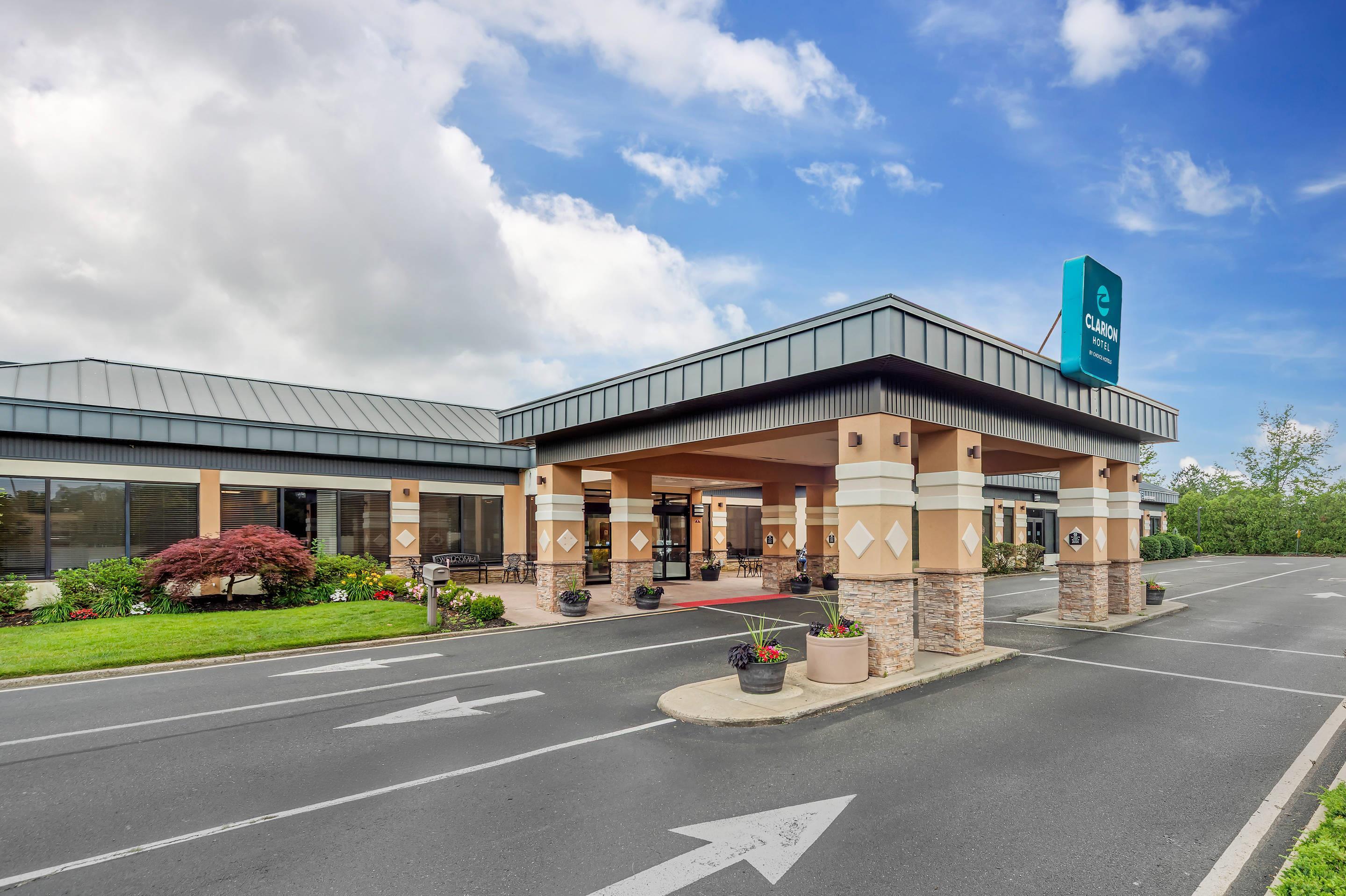 Hotel exterior | Clarion Hotel & Conference Center