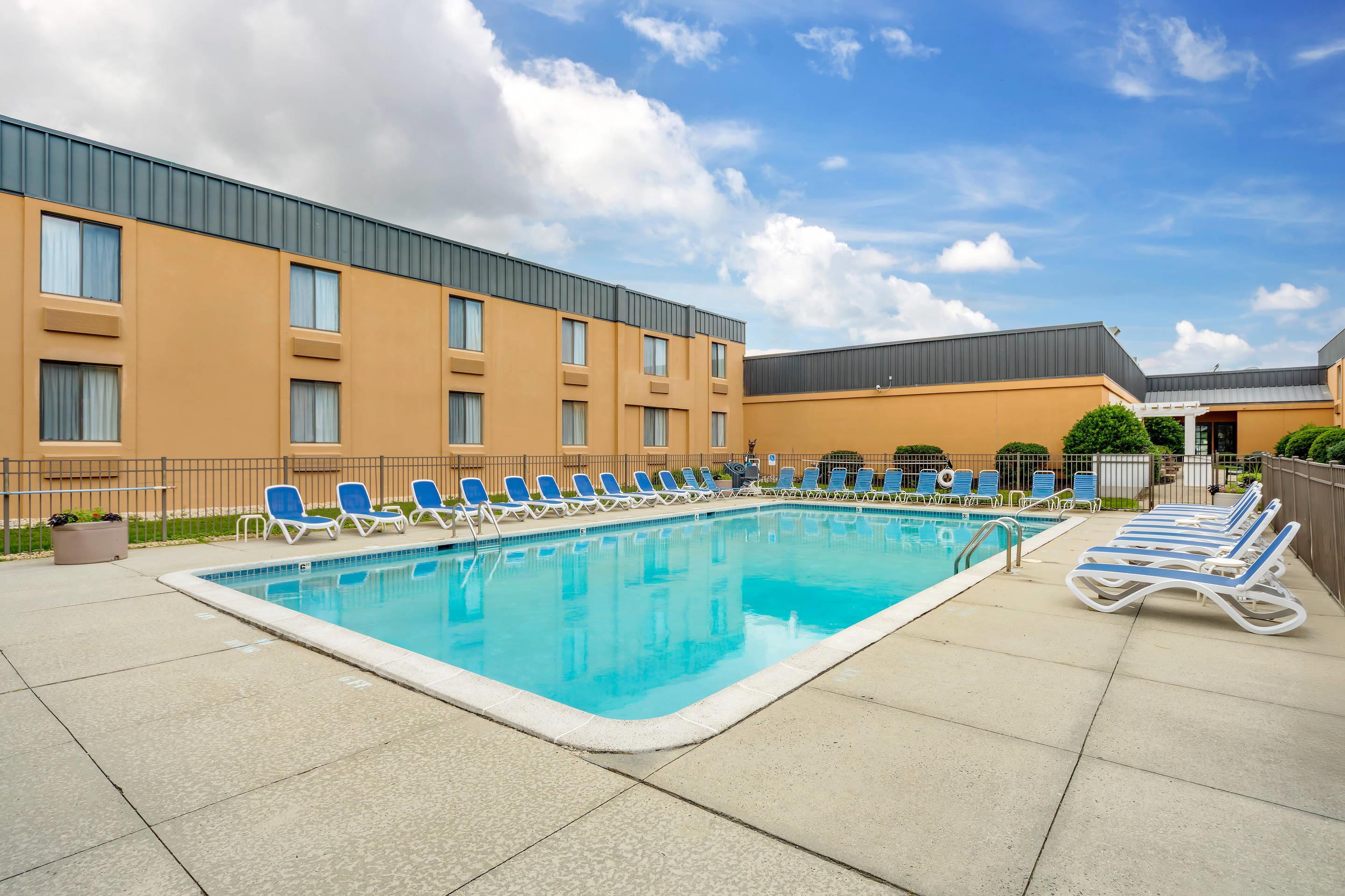 Outdoor pool | Clarion Hotel & Conference Center