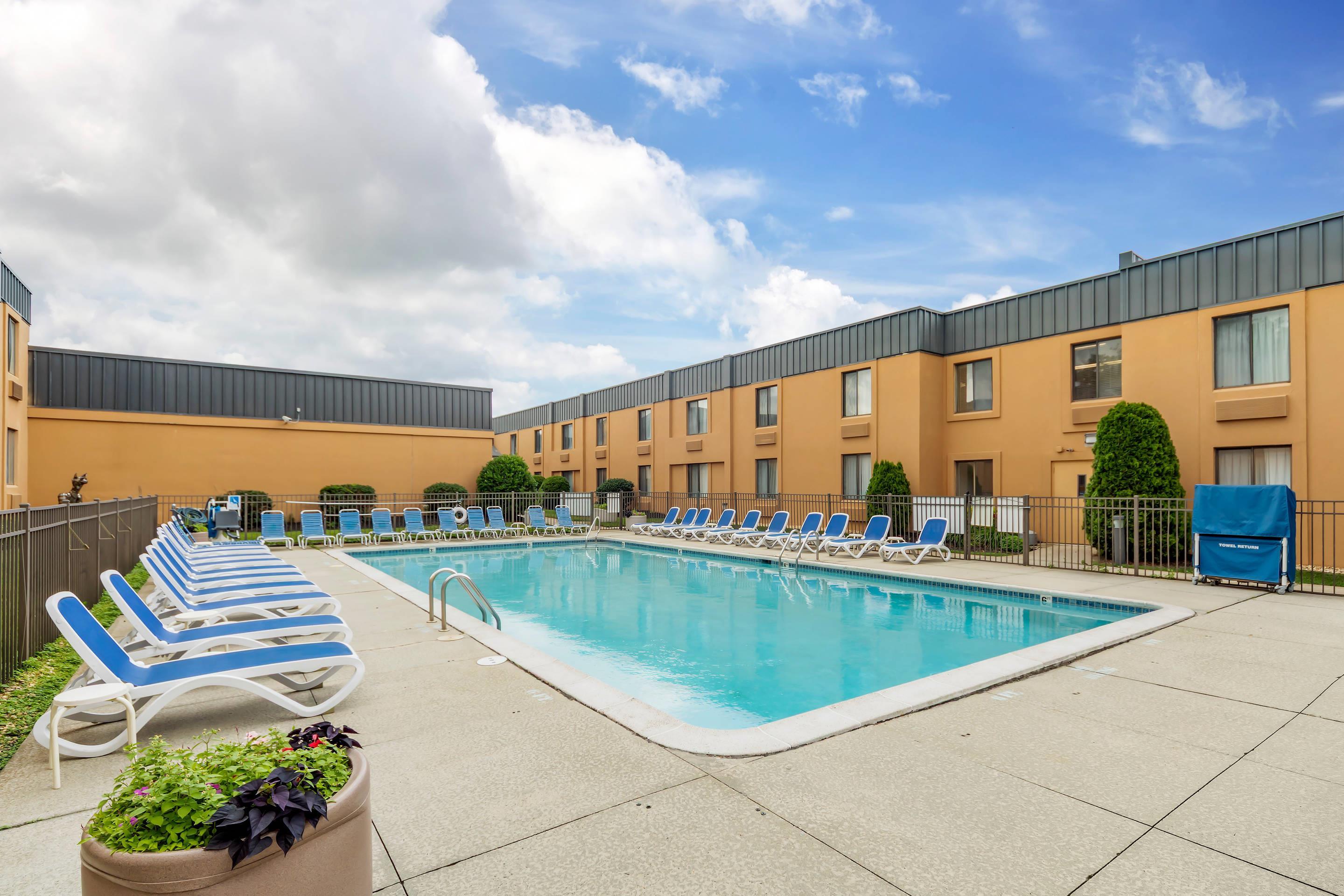 Outdoor pool | Clarion Hotel & Conference Center