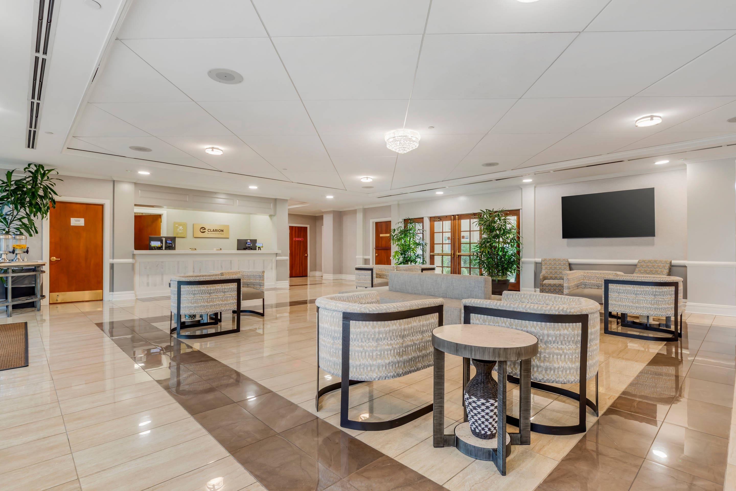 Hotel lobby | Clarion Hotel & Conference Center