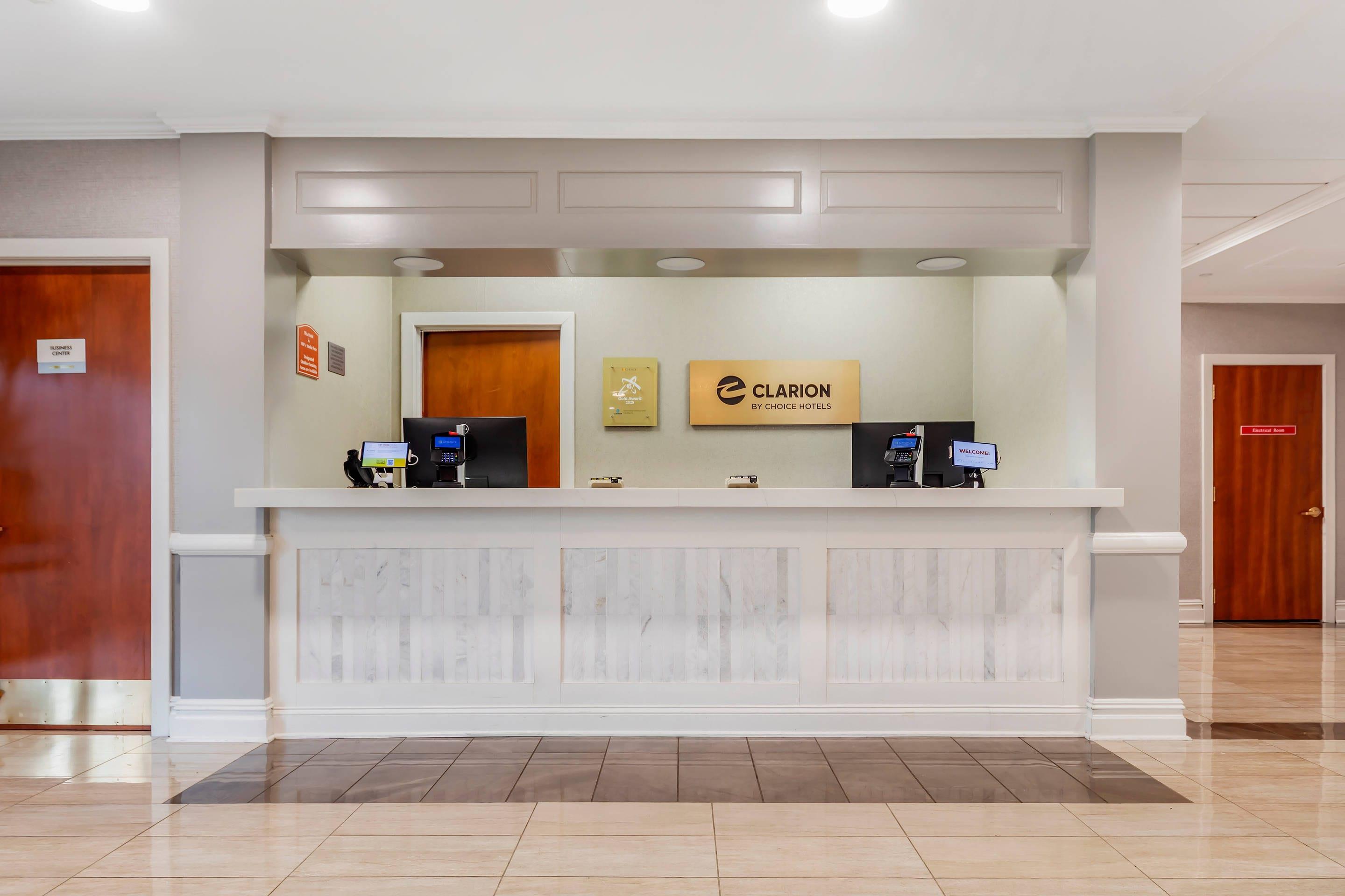 Front desk | Clarion Hotel & Conference Center