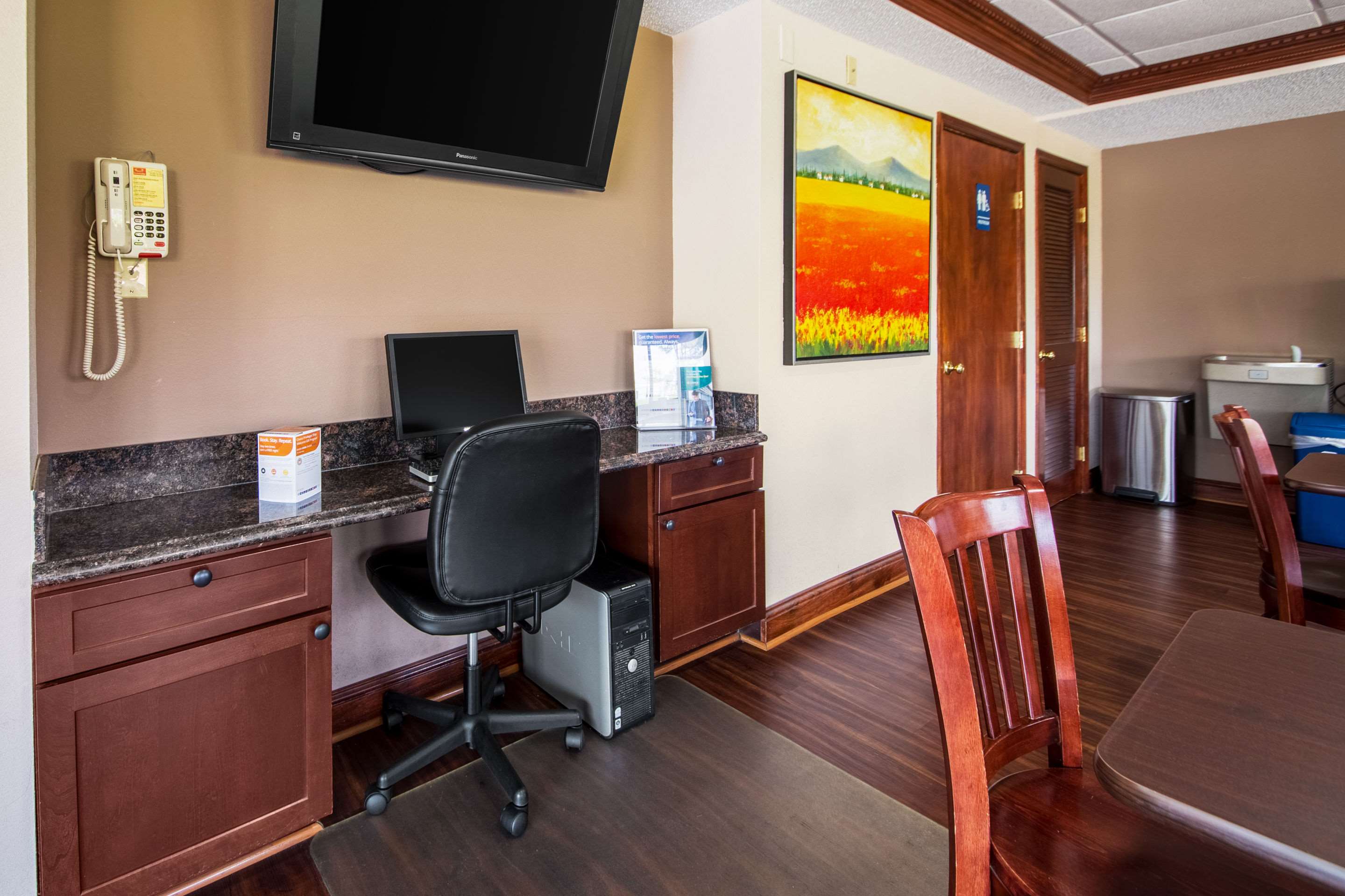 Business center | Econo Lodge Mt Laurel