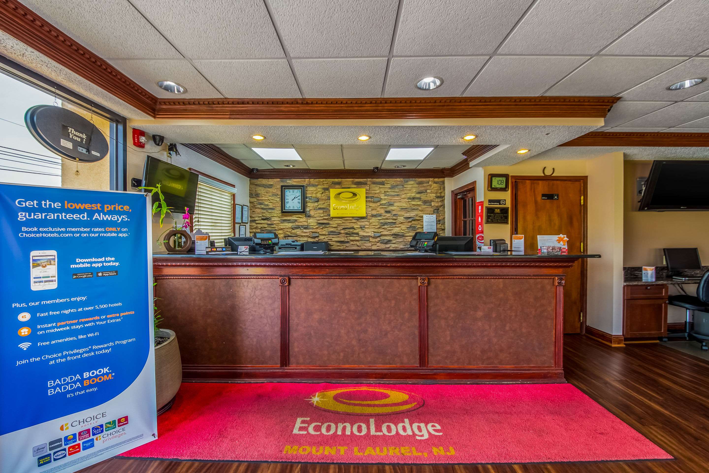 Front desk | Econo Lodge Mt Laurel