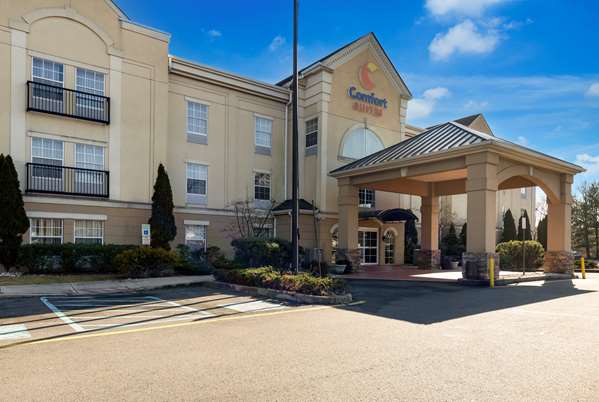 Exterior view - Comfort Suites North Brunswick