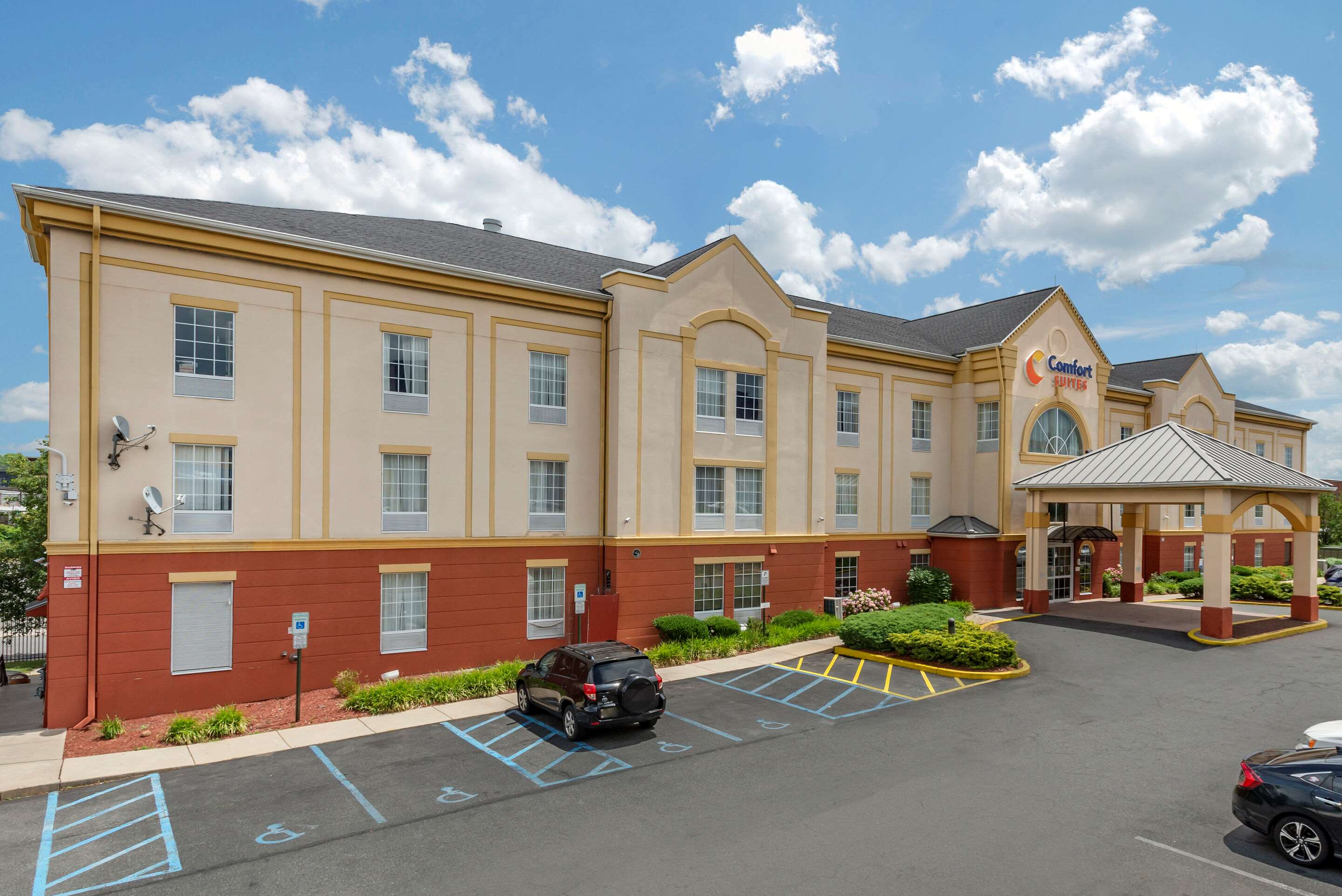 Hotel exterior | Comfort Suites Newark - Harrison