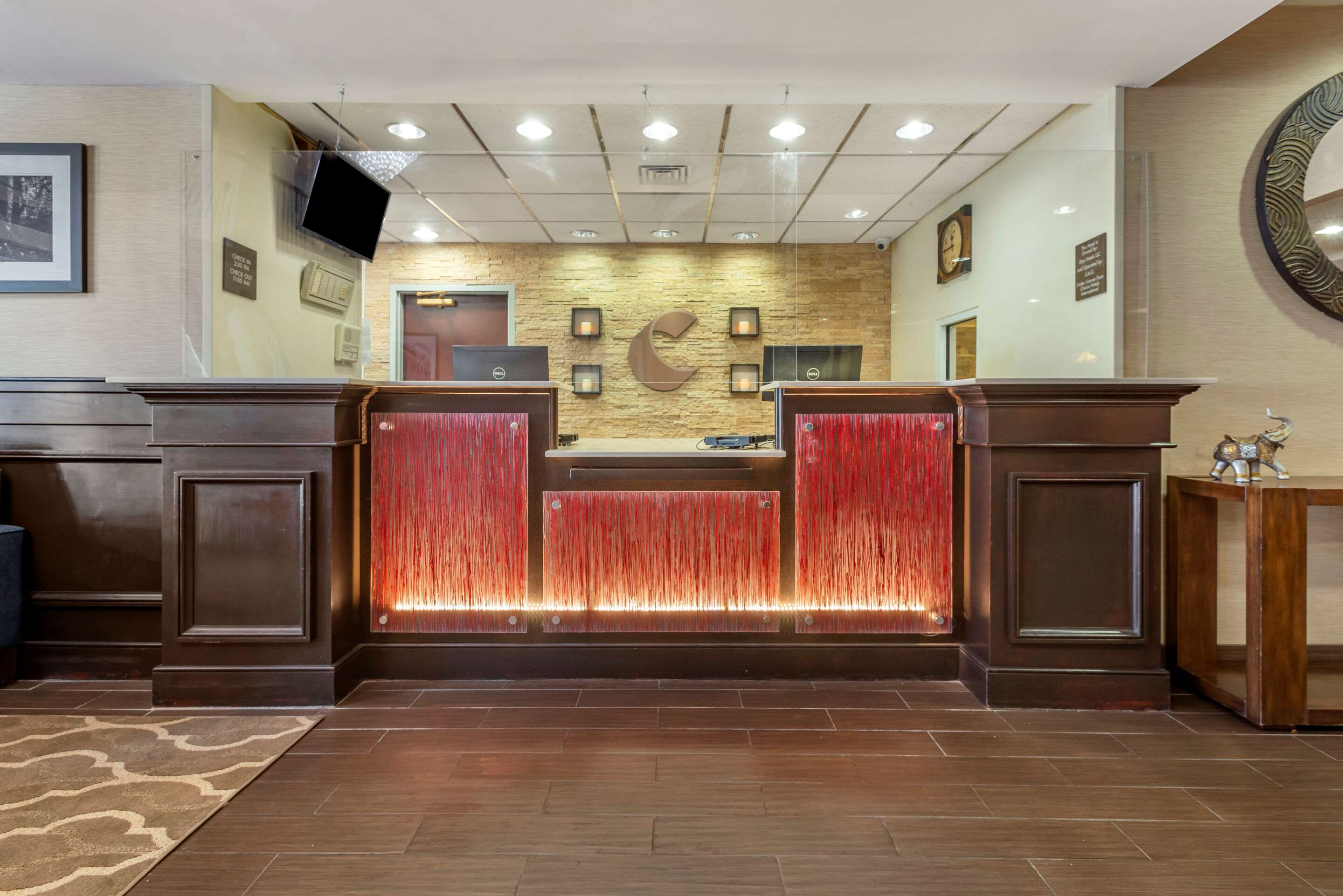 Front desk | Comfort Suites Newark - Harrison