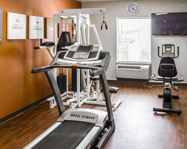 Fitness/ Exercise Room - Quality Suites North Bergen