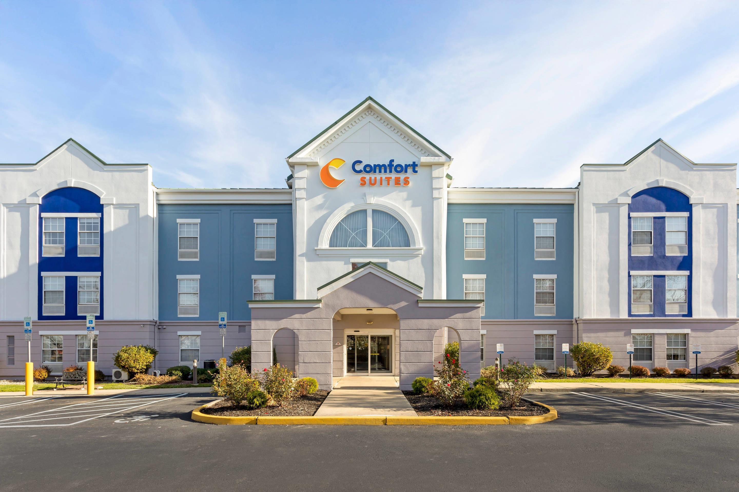 Hotel Entrance | Comfort Suites East Brunswick - South River
