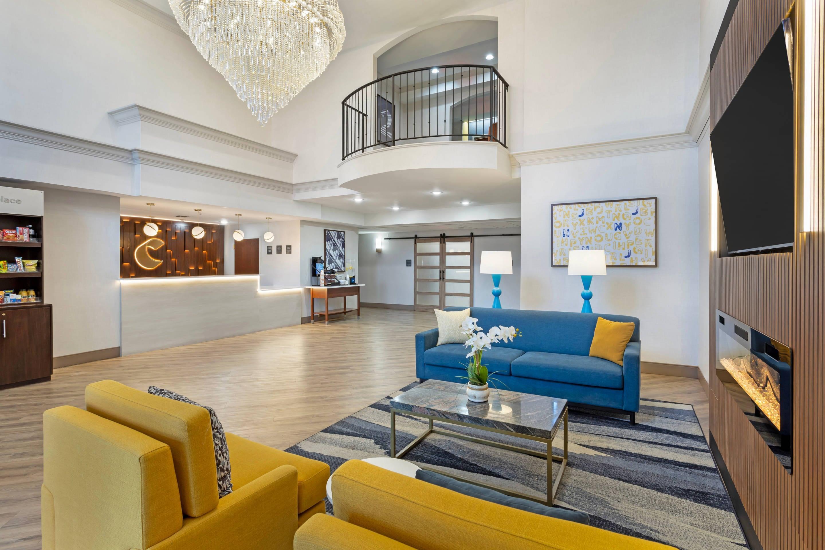 Spacious lobby | Comfort Suites East Brunswick - South River