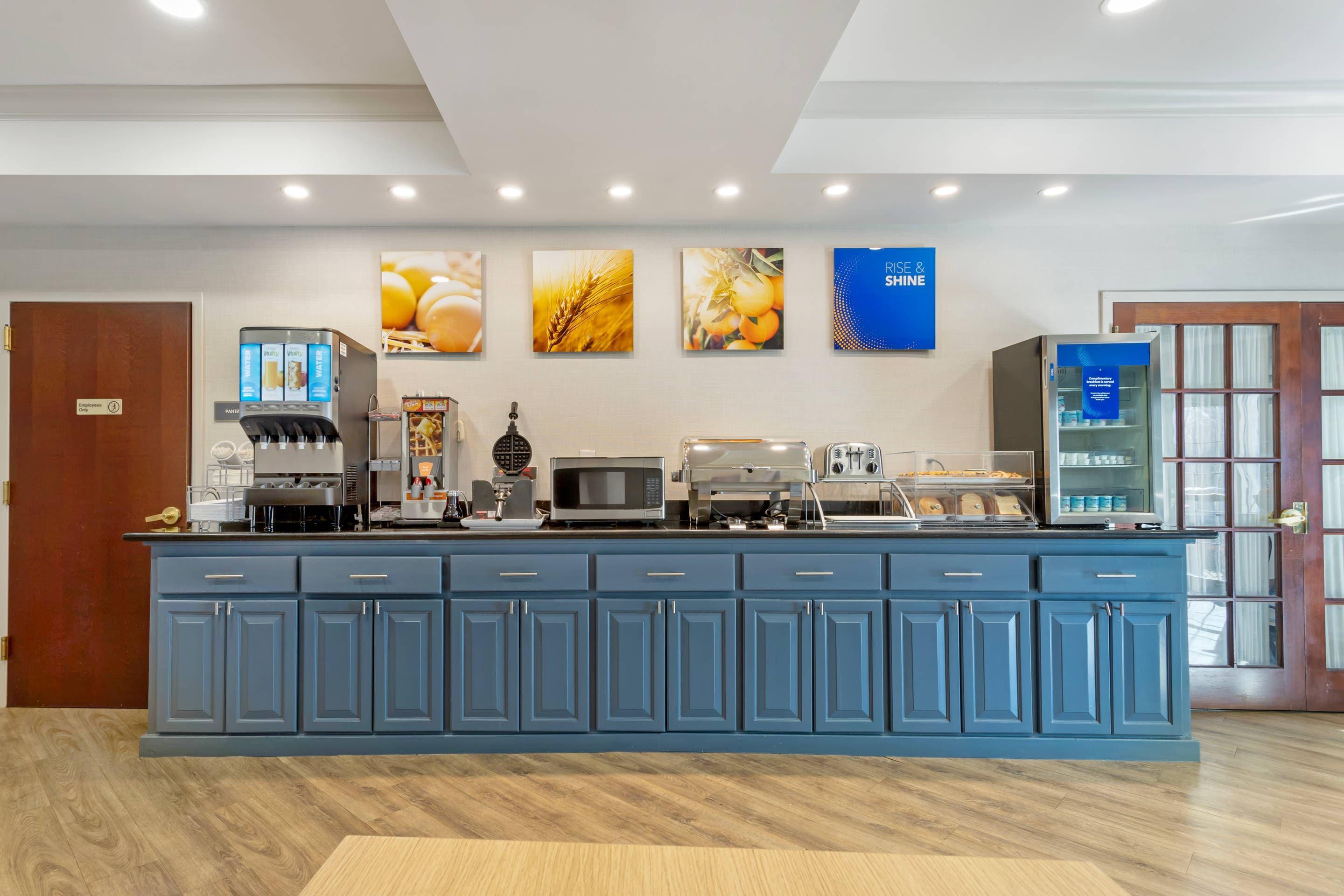 Assorted breakfast items | Comfort Suites East Brunswick - South River