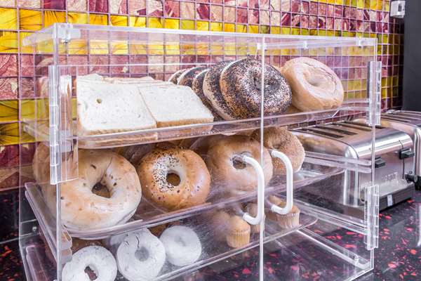 Amenities - Rodeway Inn Capri Little Ferry
