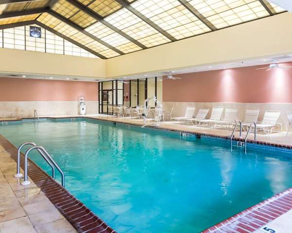 Pool - Clarion Hotel Somerset