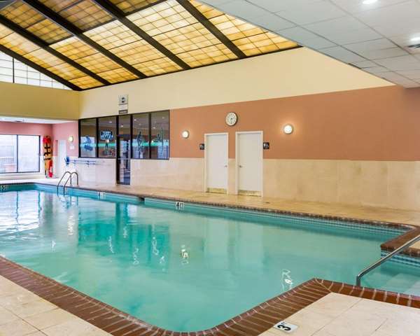Pool - Clarion Hotel Somerset