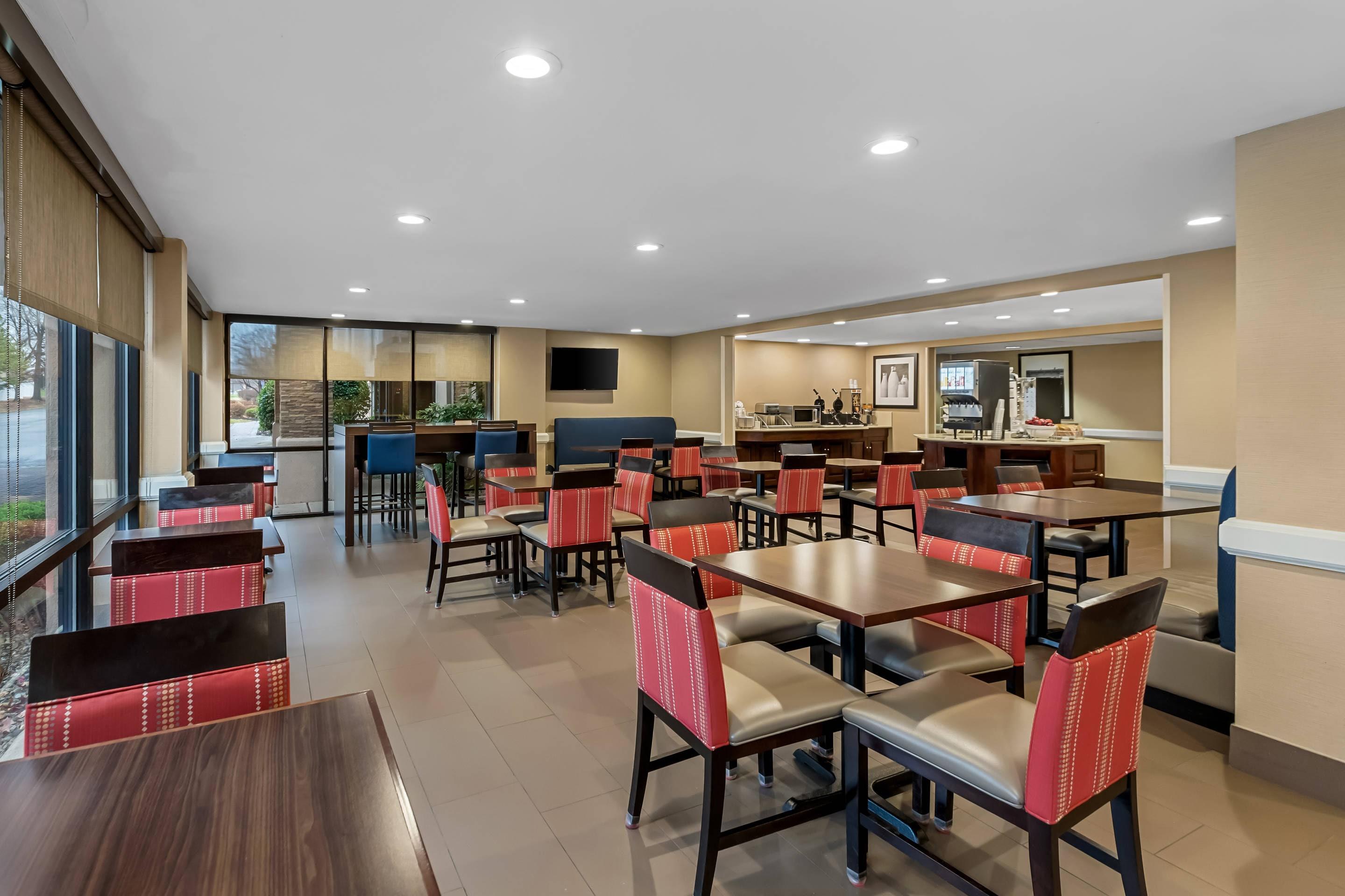 Breakfast area | Comfort Inn & Suites Somerset - New Brunswick