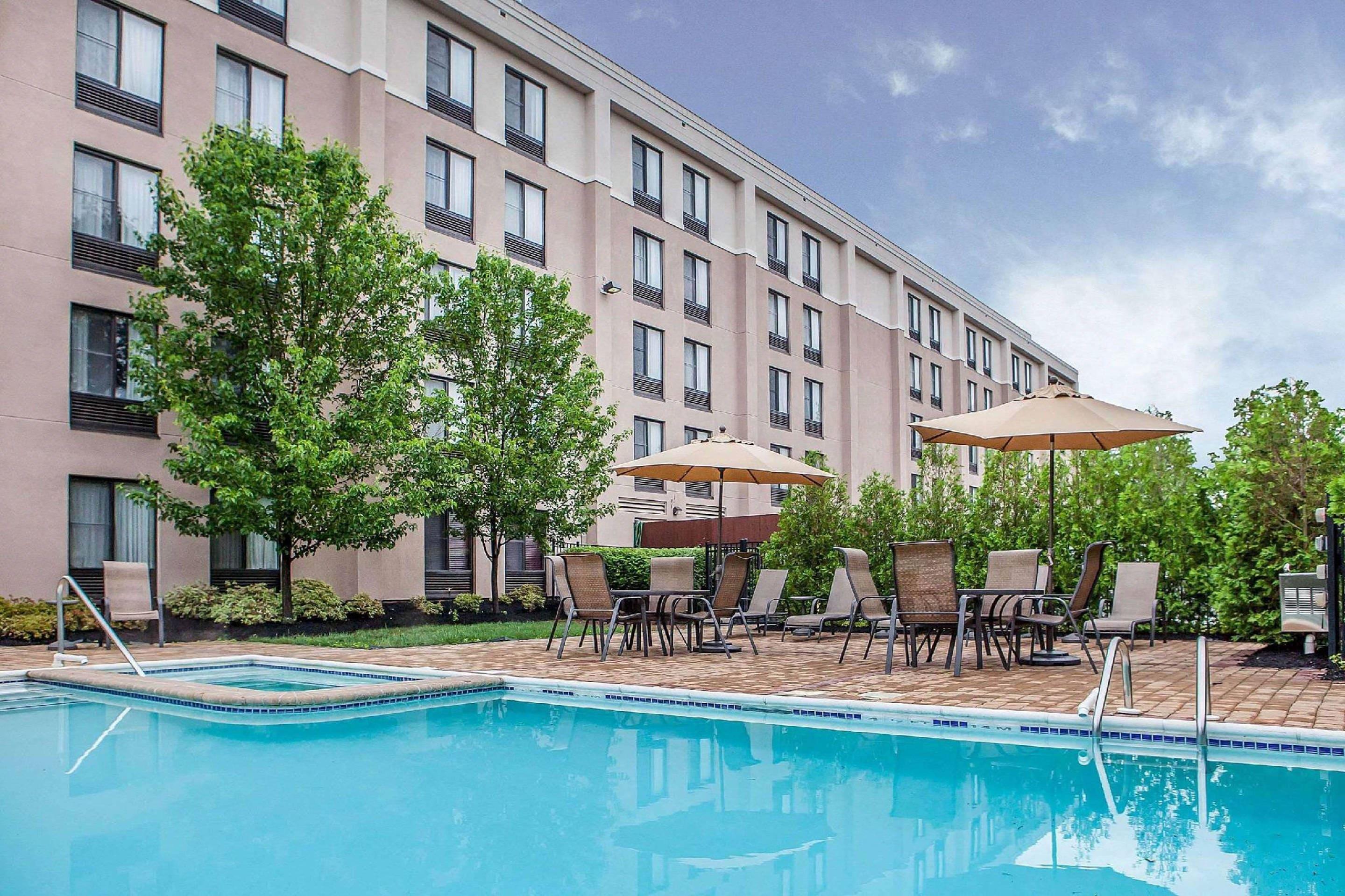 Outdoor pool | Comfort Inn & Suites Somerset - New Brunswick