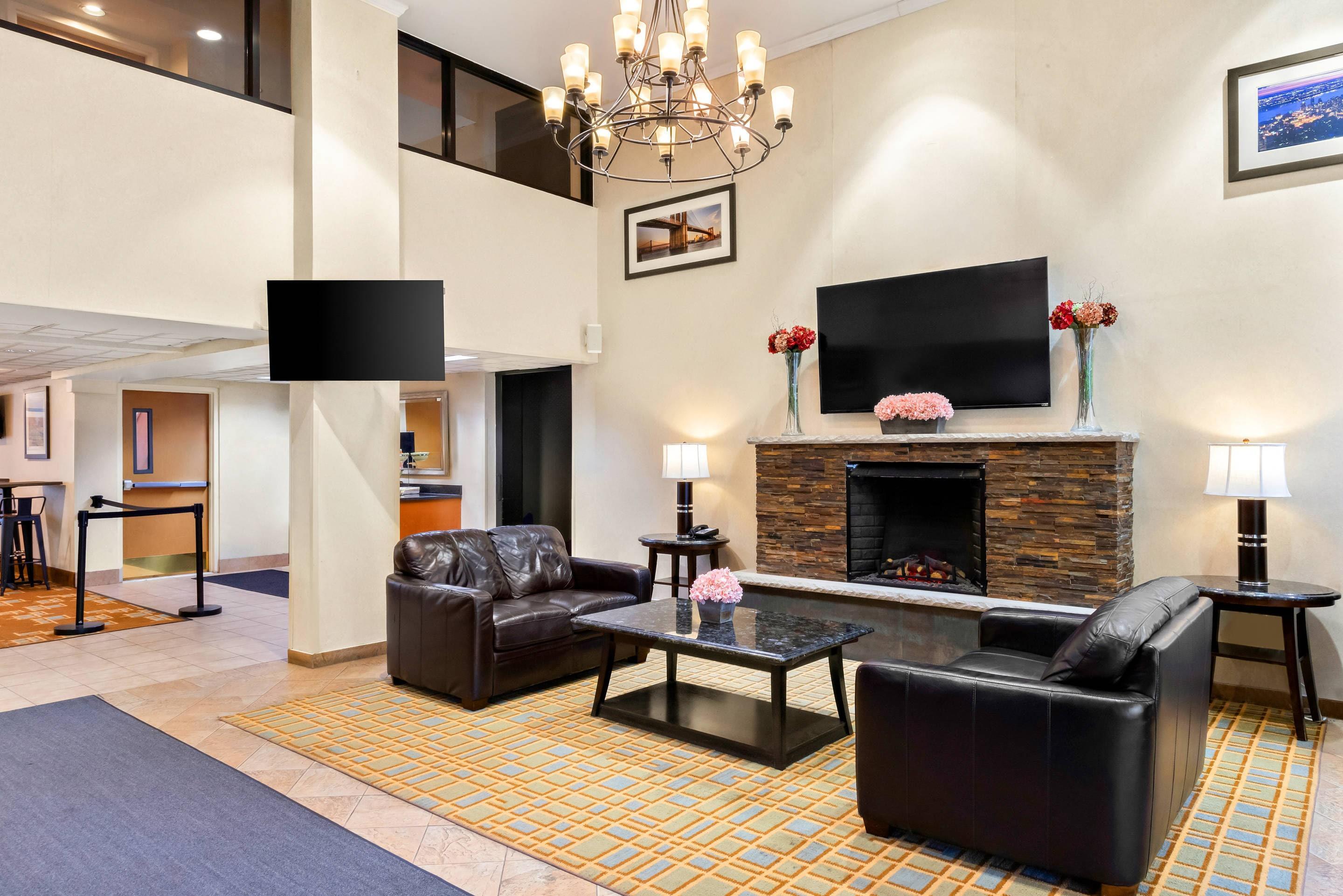 Hotel lobby | Quality Inn Edison-New Brunswick