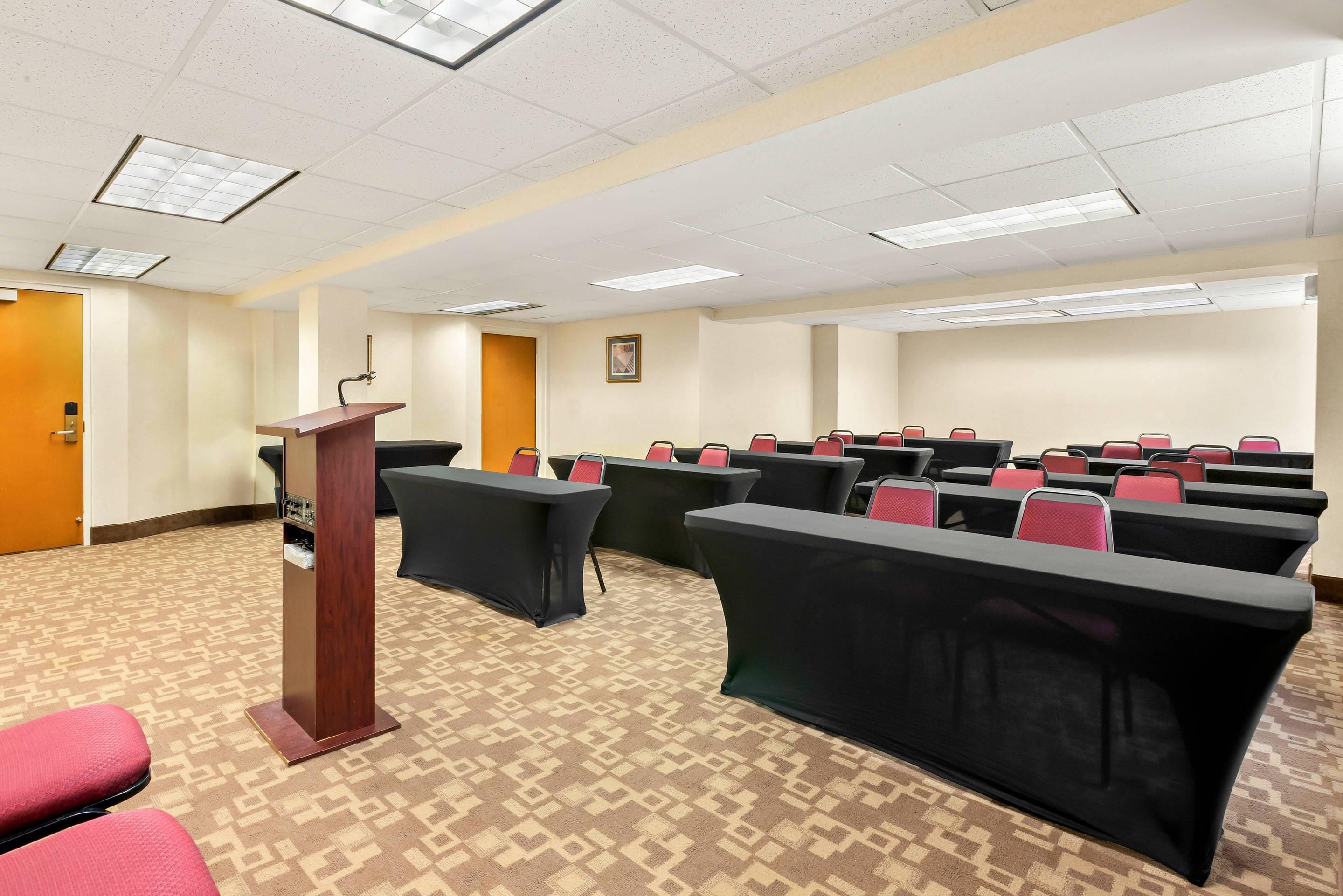 Meeting room | Quality Inn Edison-New Brunswick