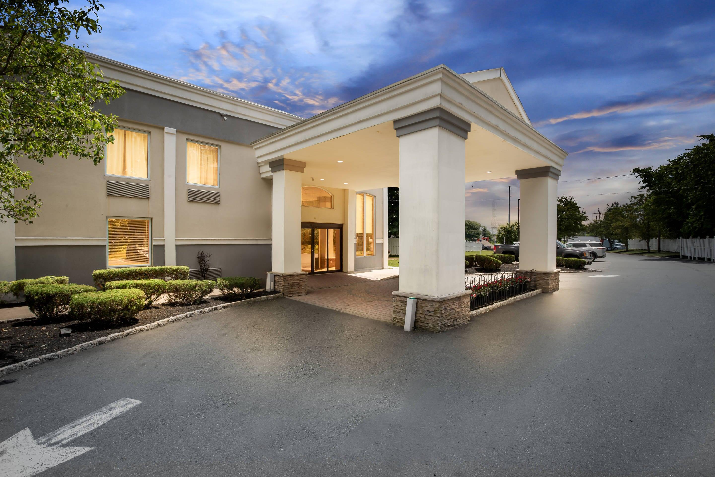 Twilight | Quality Inn Edison-New Brunswick