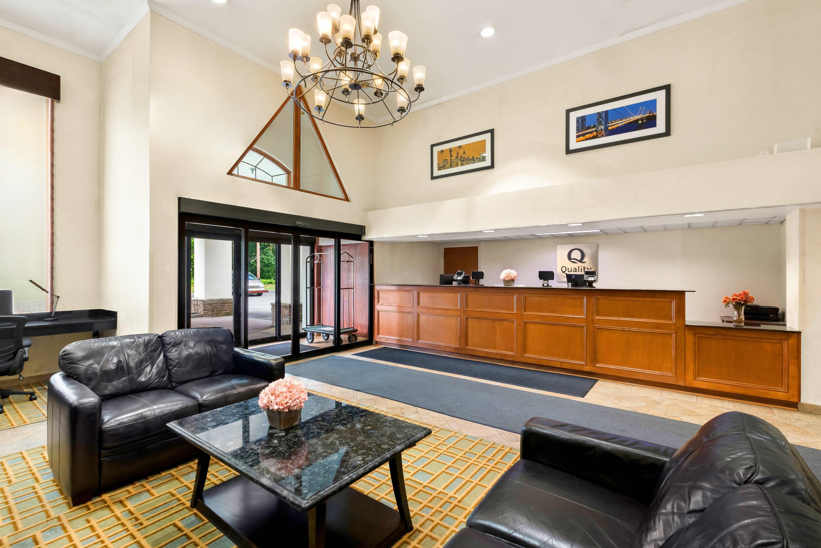 Hotel lobby | Quality Inn Edison-New Brunswick