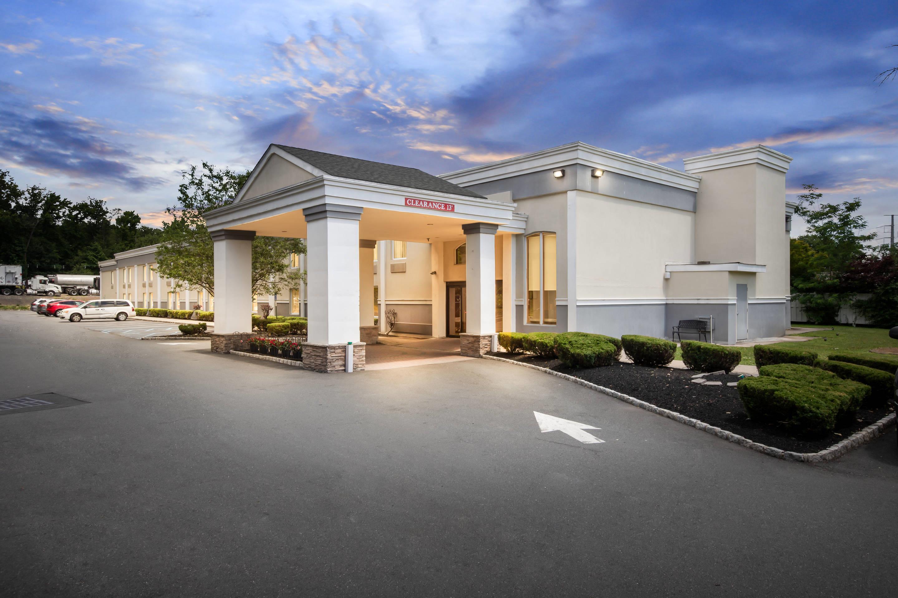 Twilight | Quality Inn Edison-New Brunswick
