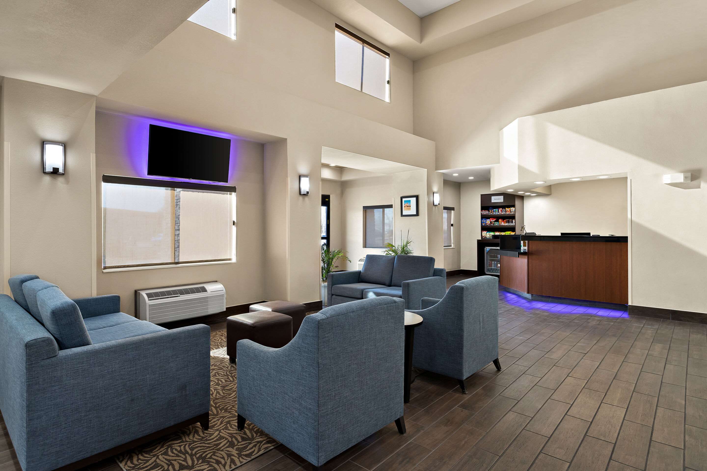 Spacious lobby | Comfort Suites University Las Cruces