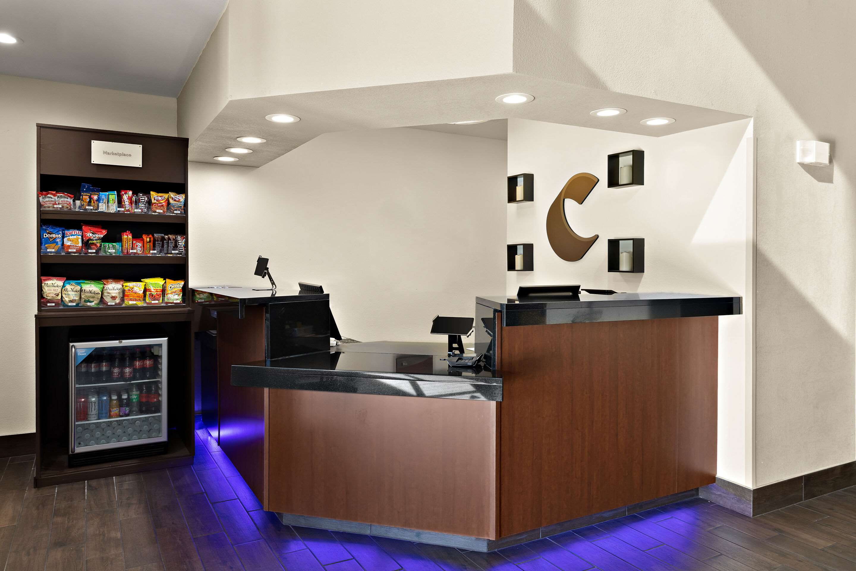 Front desk | Comfort Suites University Las Cruces