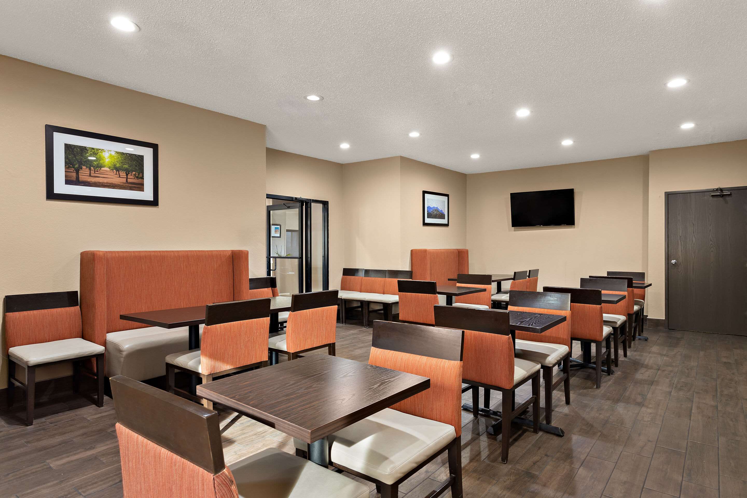 Spacious breakfast area | Comfort Suites University Las Cruces