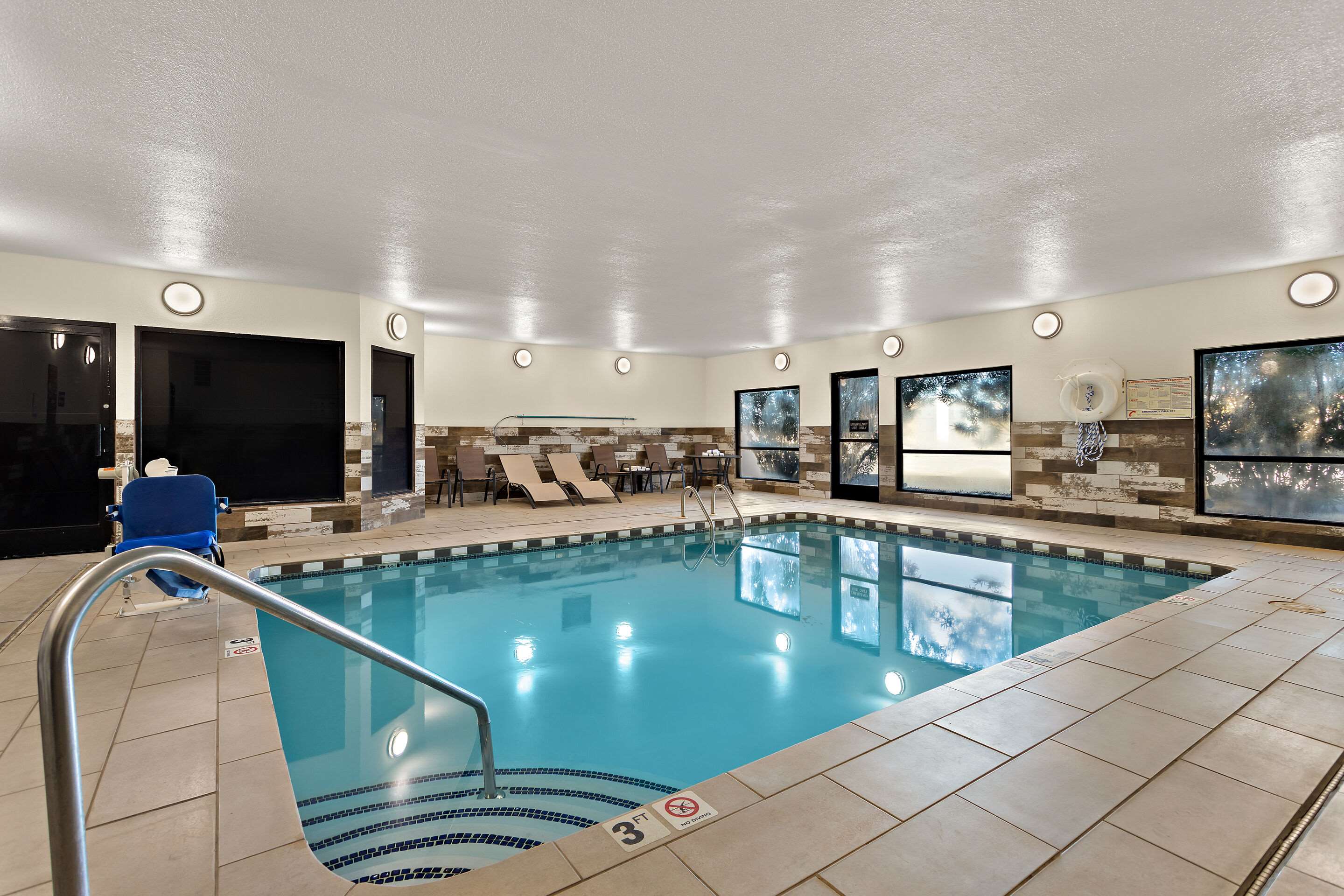Indoor pool | Comfort Suites University Las Cruces