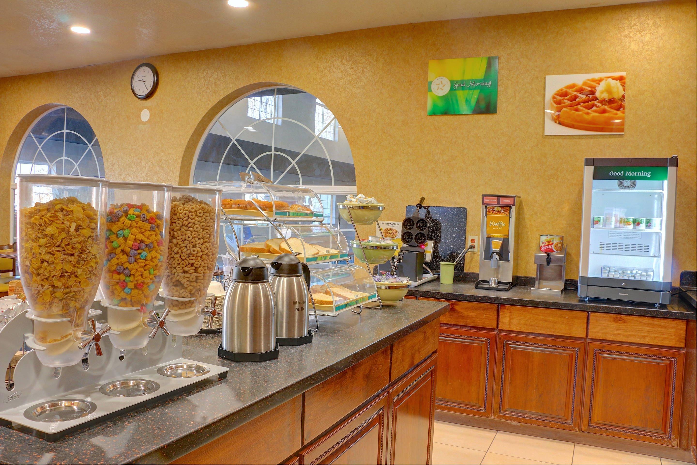 Breakfast area | Quality Inn & Suites