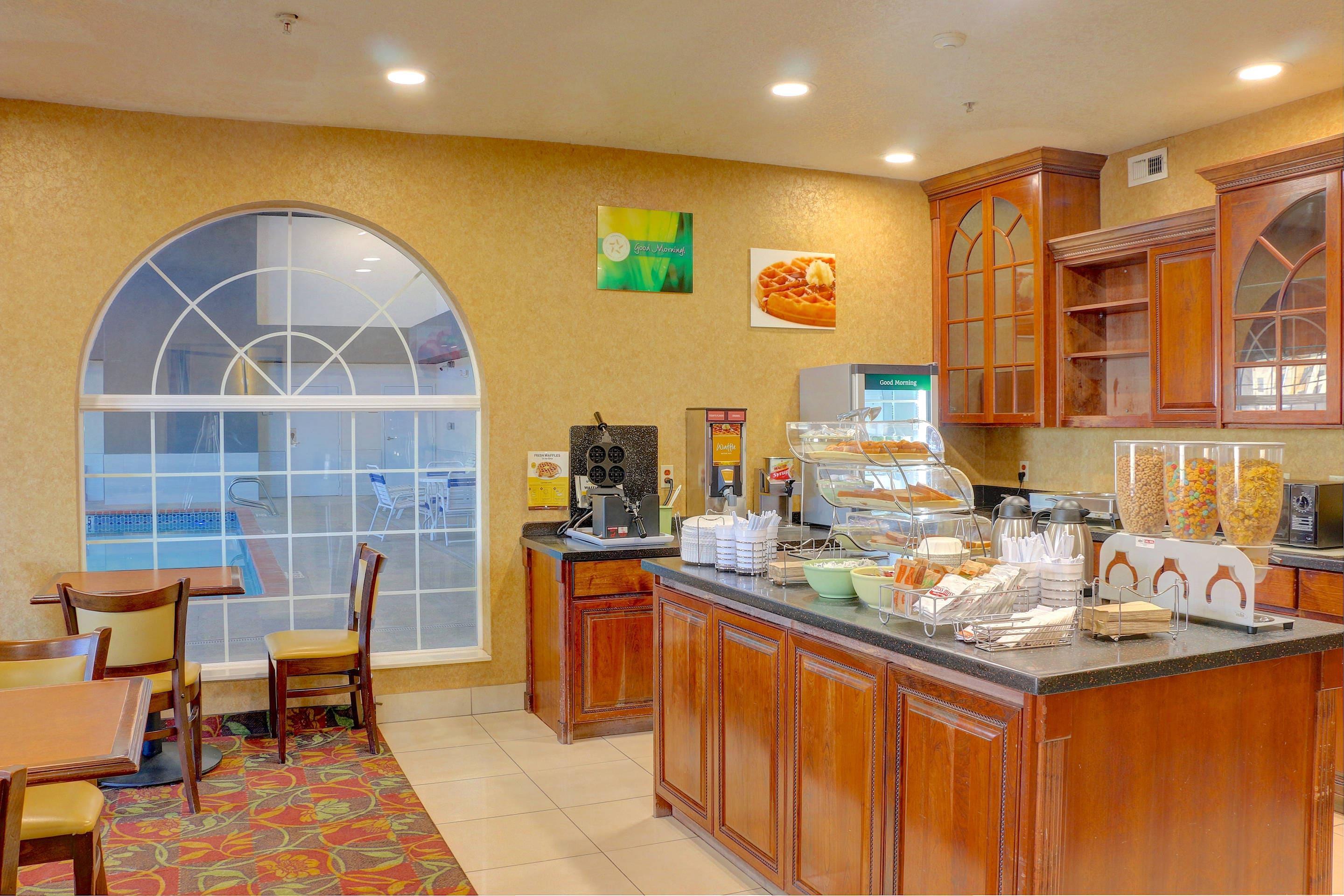 Breakfast area | Quality Inn & Suites