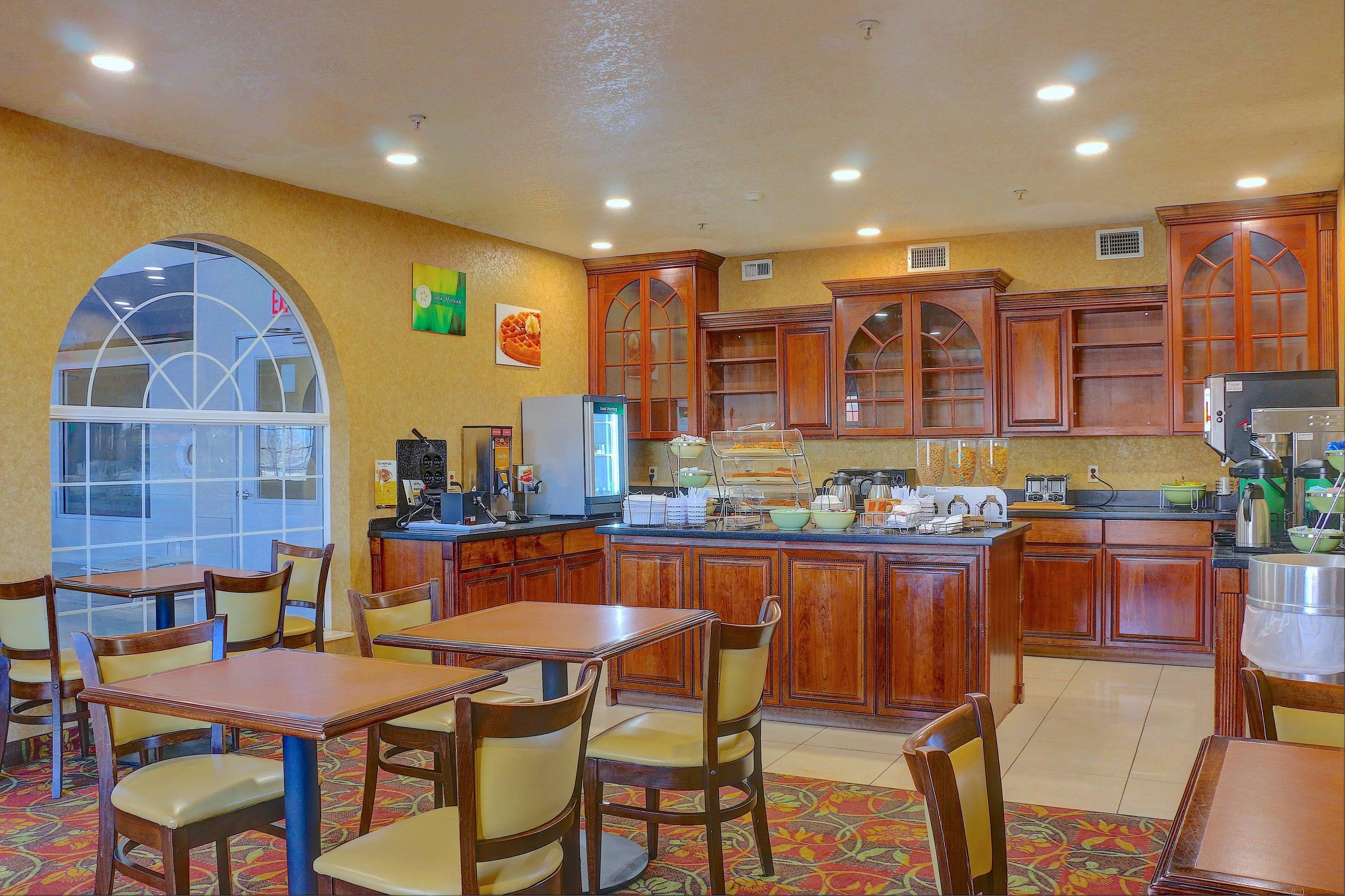 Breakfast area | Quality Inn & Suites