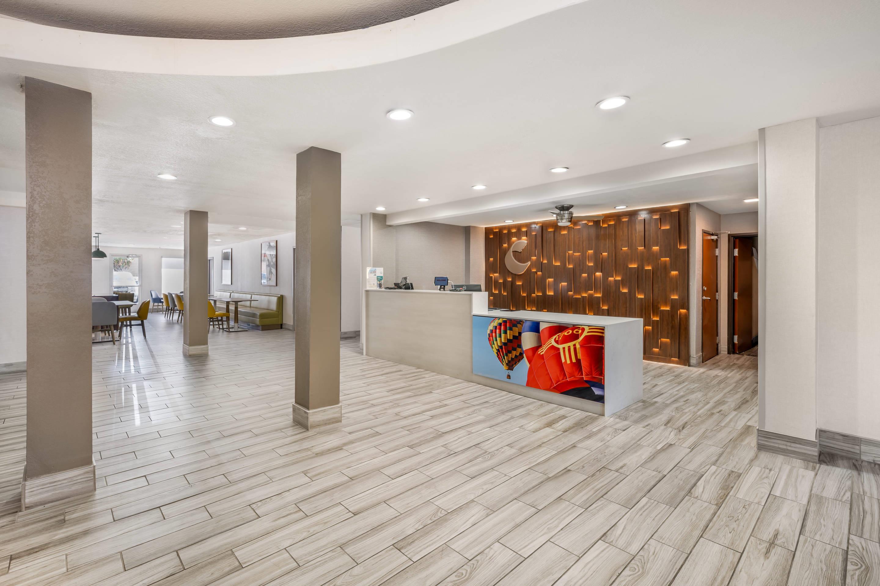 Hotel lobby | Comfort Suites Albuquerque