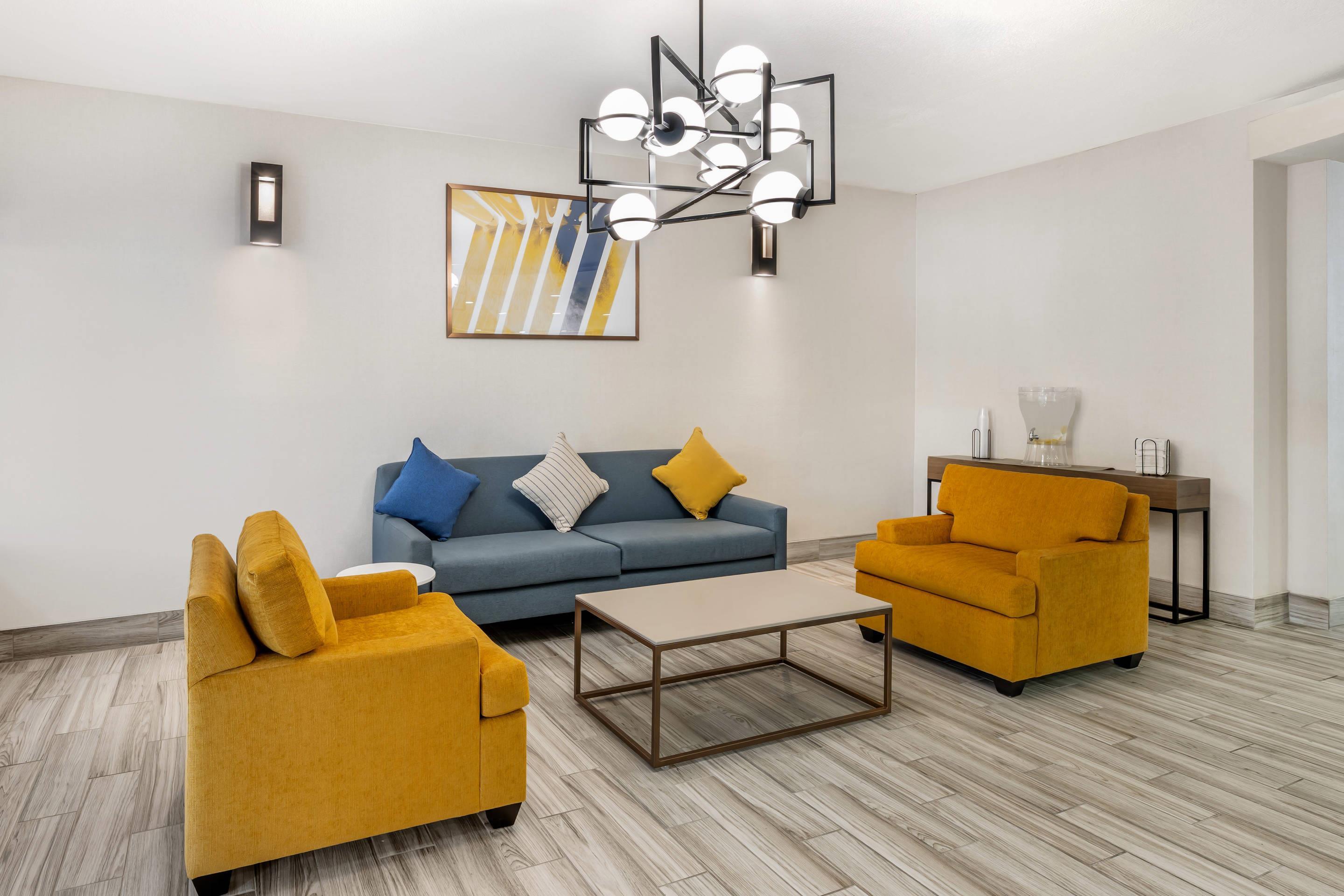 Hotel lobby | Comfort Suites Albuquerque
