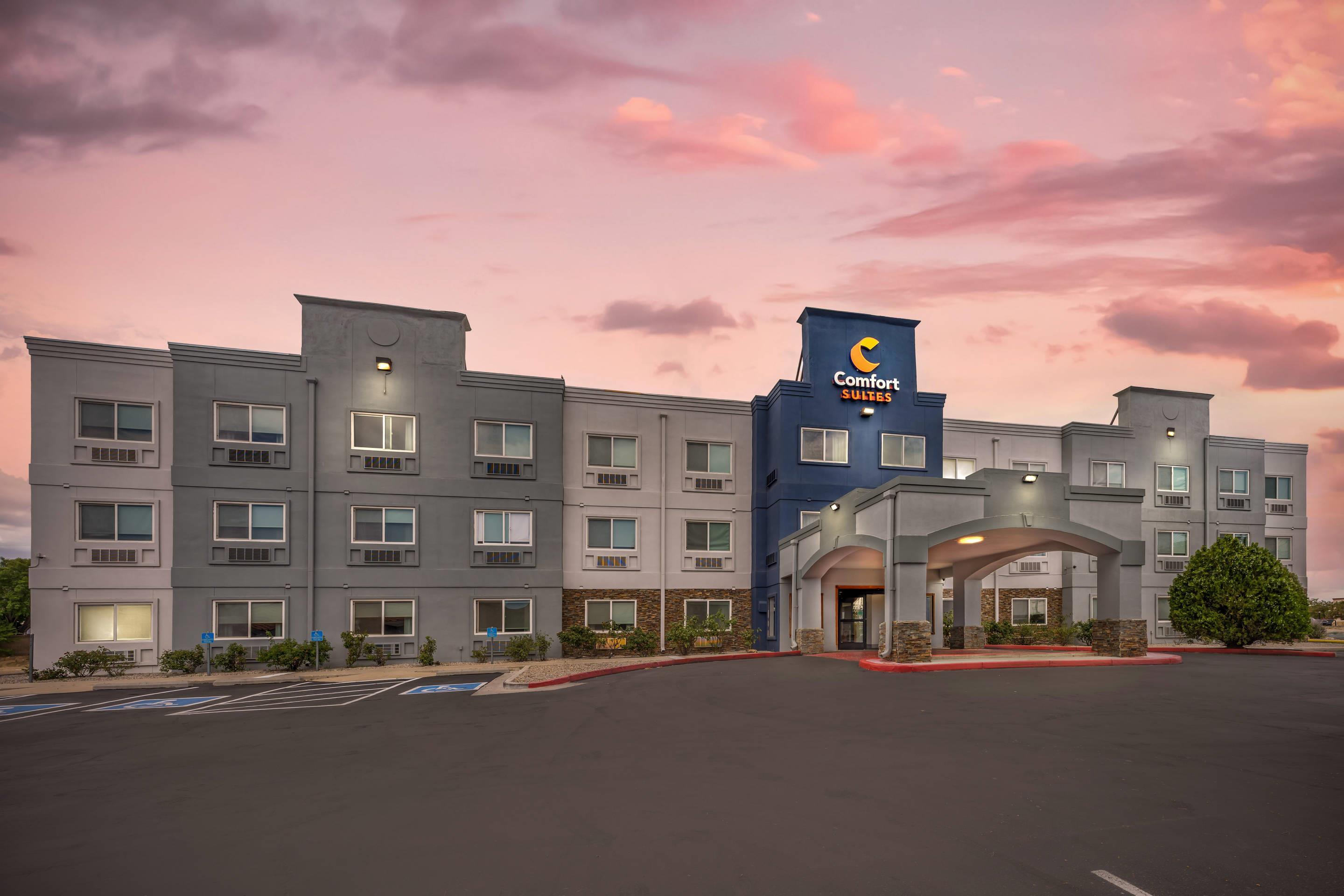 Hotel at Night | Comfort Suites Albuquerque