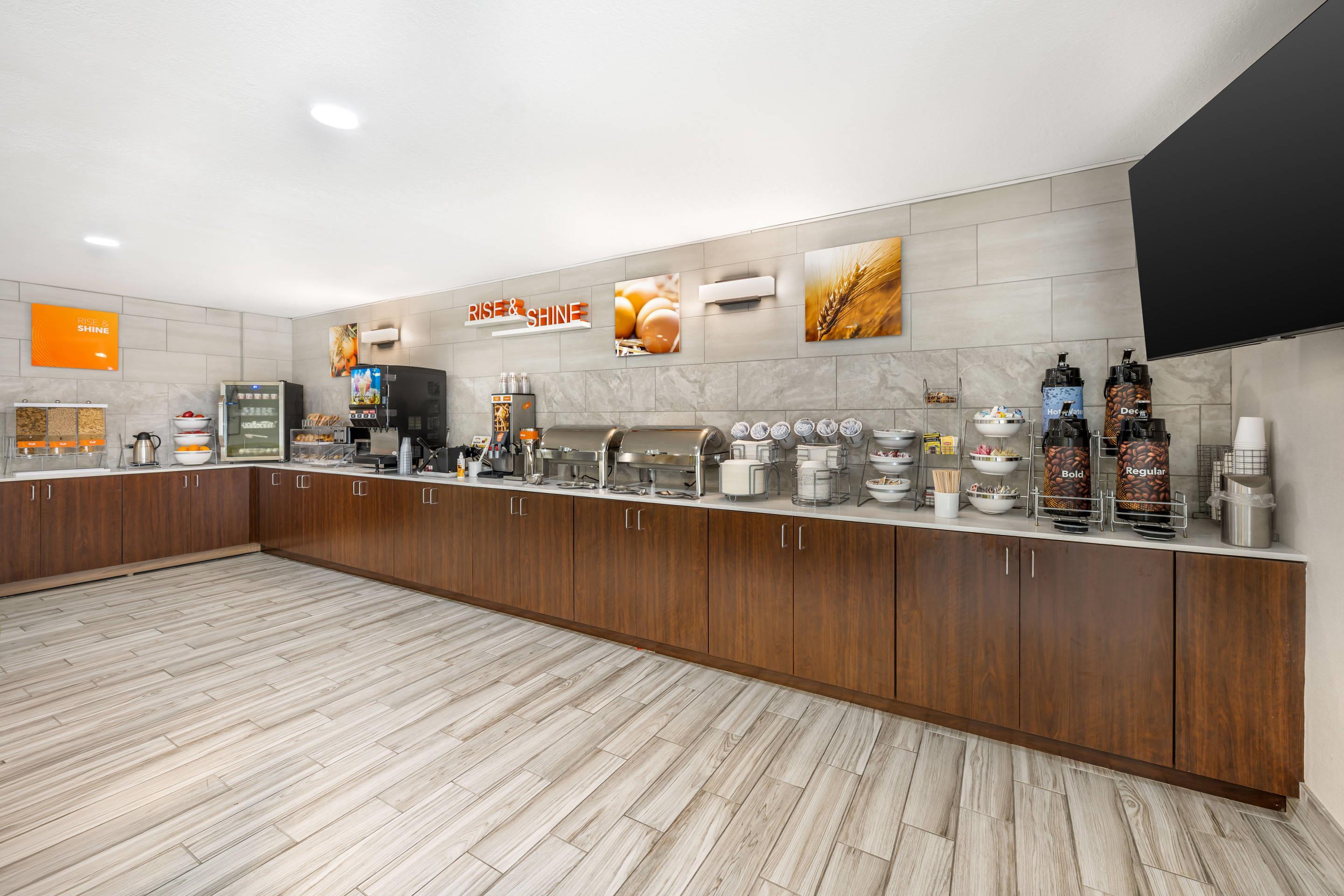 Breakfast area | Comfort Suites Albuquerque