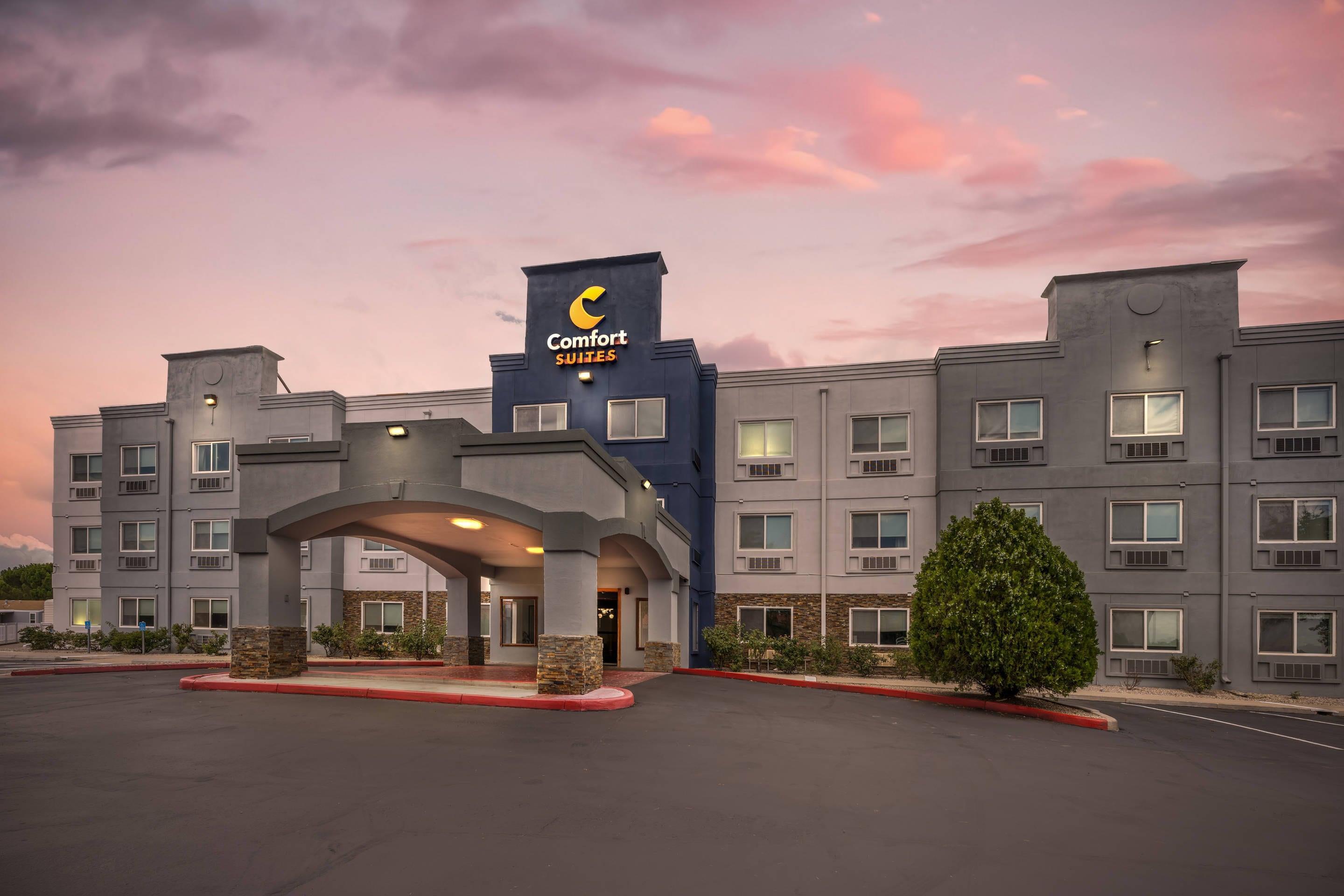 Hotel at Night | Comfort Suites Albuquerque