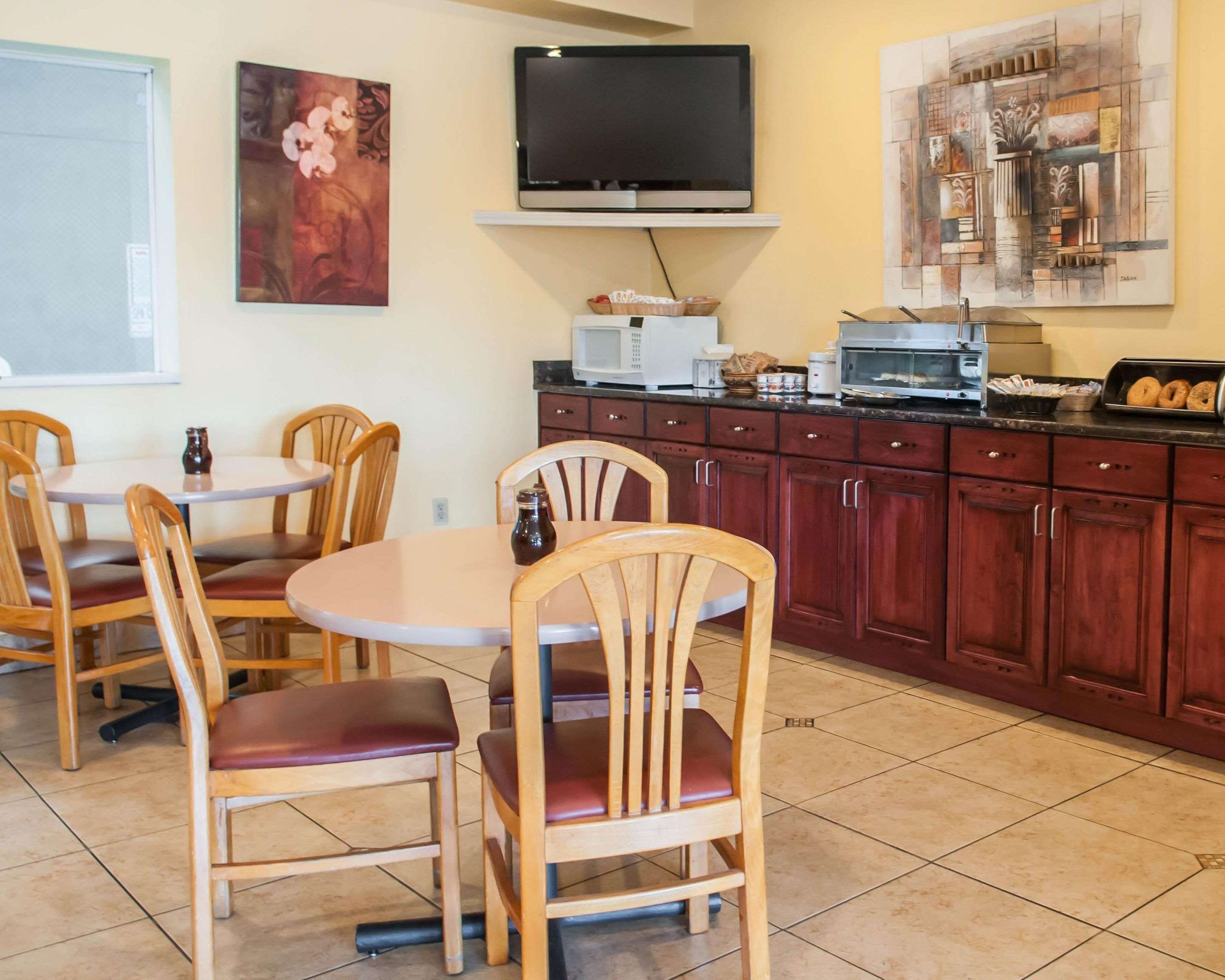 Breakfast room