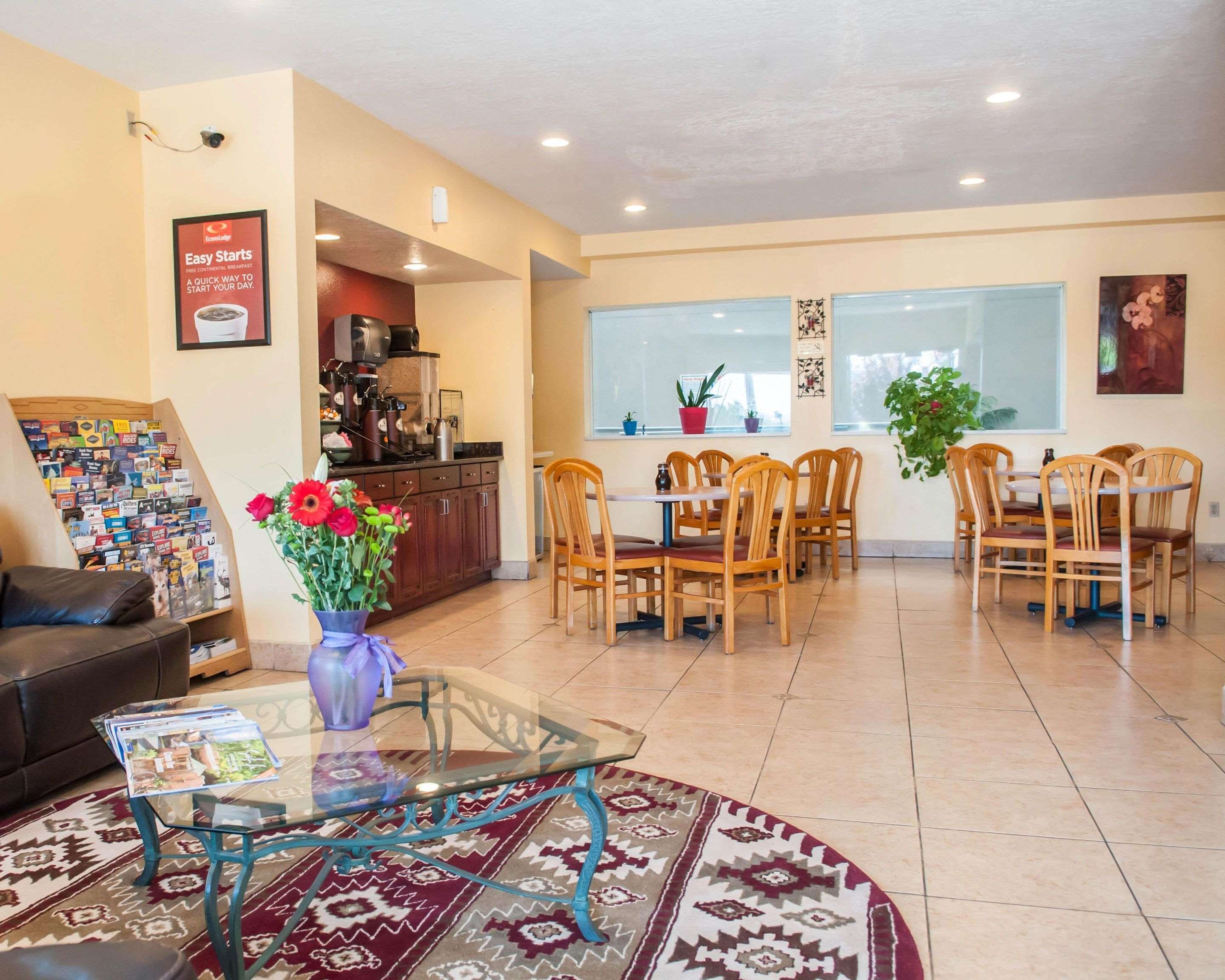 Breakfast area in the lobby