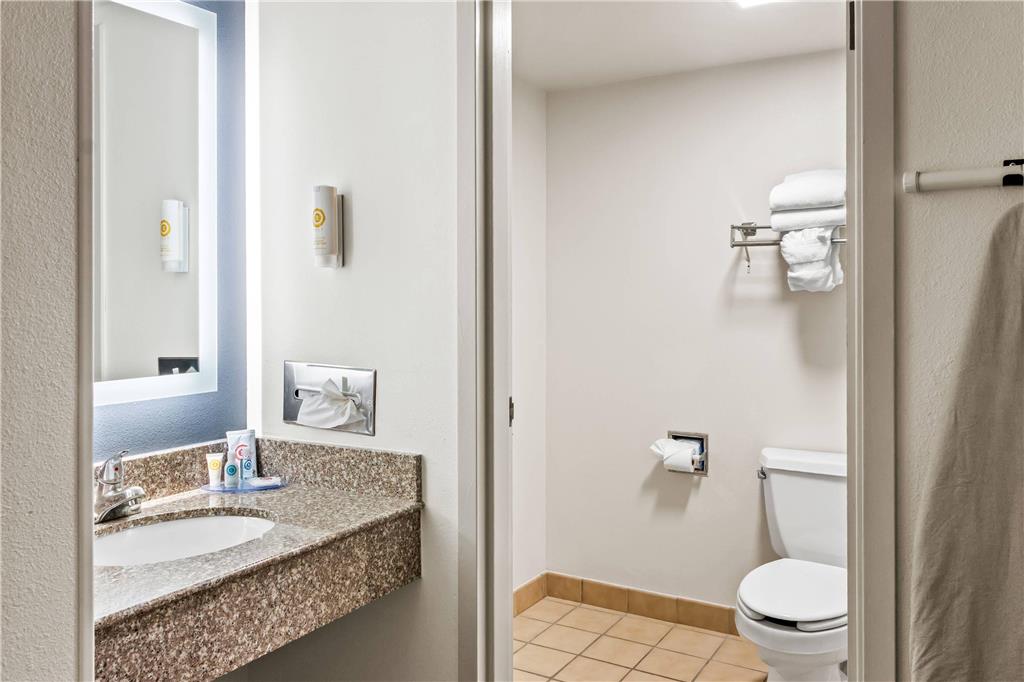 COMFORT INN LAS VEGAS NEW MEXICO-guestroom-Guest Room,Bathroom,On-Site.jpg