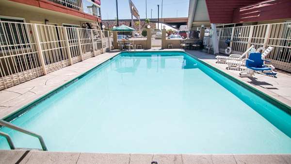 Pool - Econo Lodge Downtown Albuquerque - I-25, Exit 224