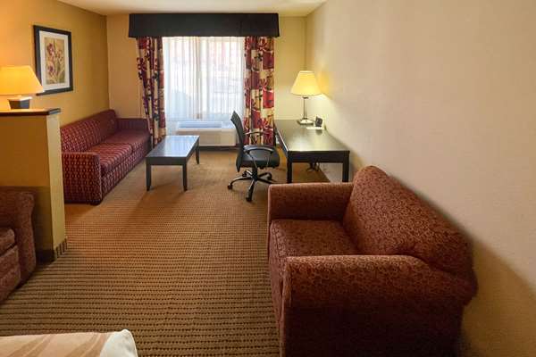Suite - Quality Inn & Suites Farmington