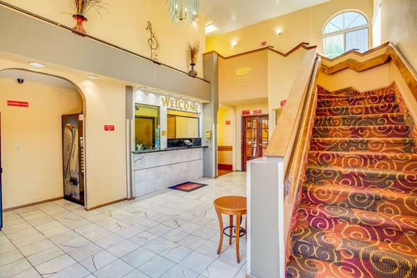  - Econo Lodge Inn & Suites Albuquerque - I-40, Exit 165