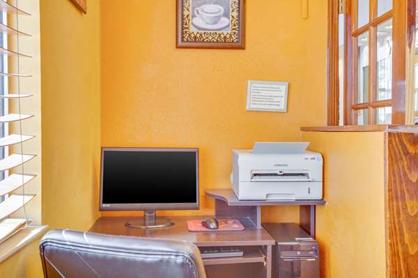 Conference Area - Econo Lodge Inn & Suites Albuquerque - I-40, Exit 165