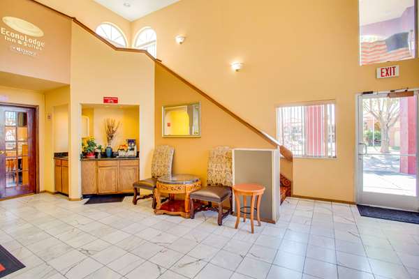  - Econo Lodge Inn & Suites Albuquerque - I-40, Exit 165