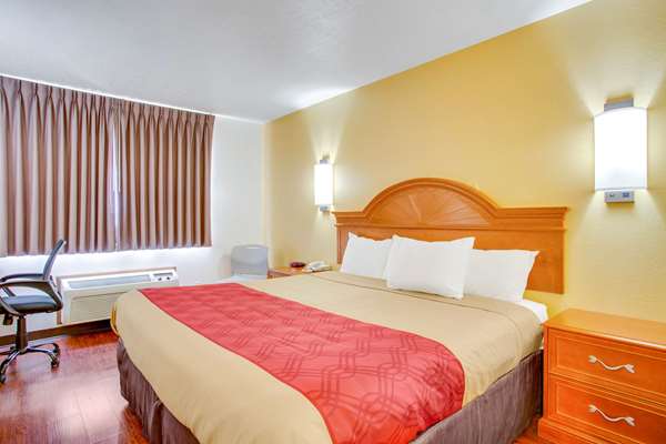 - Econo Lodge Inn & Suites Albuquerque - I-40, Exit 165