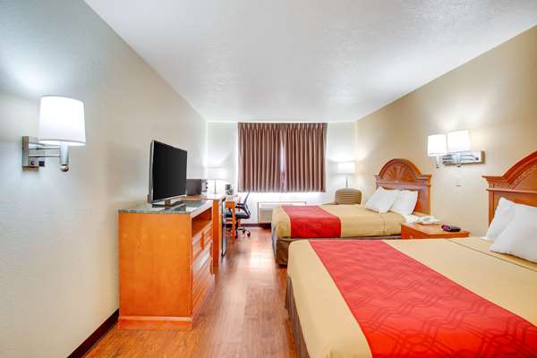  - Econo Lodge Inn & Suites Albuquerque - I-40, Exit 165