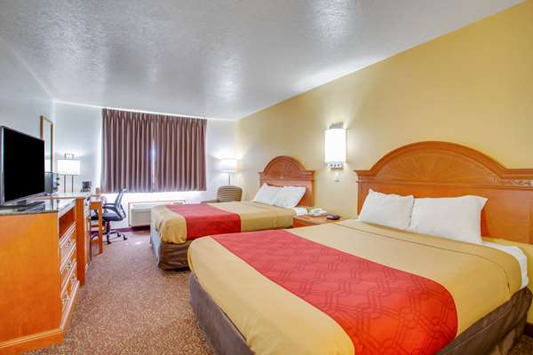  - Econo Lodge Inn & Suites Albuquerque - I-40, Exit 165