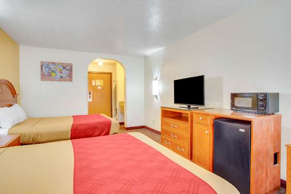  - Econo Lodge Inn & Suites Albuquerque - I-40, Exit 165
