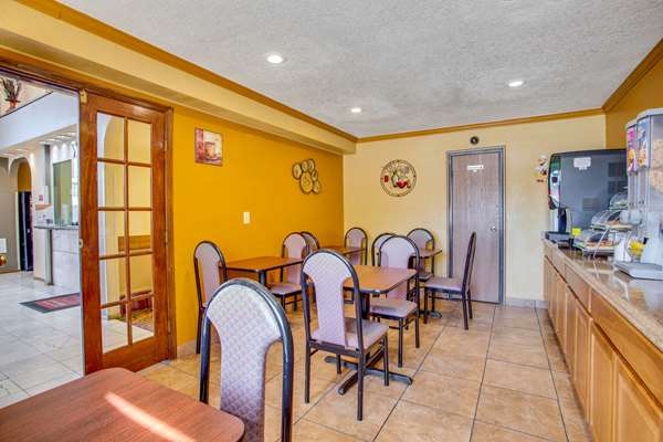 Amenities - Econo Lodge Inn & Suites Albuquerque - I-40, Exit 165